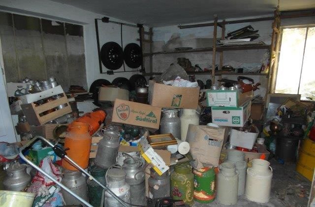Garage mit Müll
