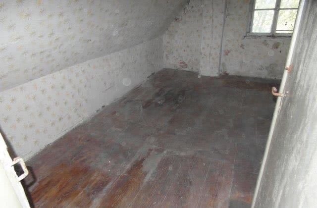 leerer Raum im Dachgeschoss