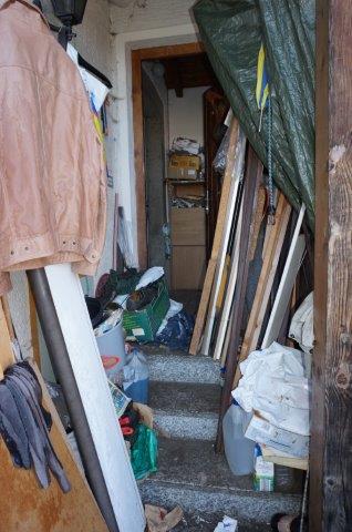 Entrümpelung Wohnung: vorher mit Müll